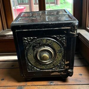 Antique Henry C Hart 1885 cast iron still bank, lost combo, great decor item